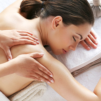 Masszázskrém vs. Masszázsolaj: Melyik a Jobb választás?